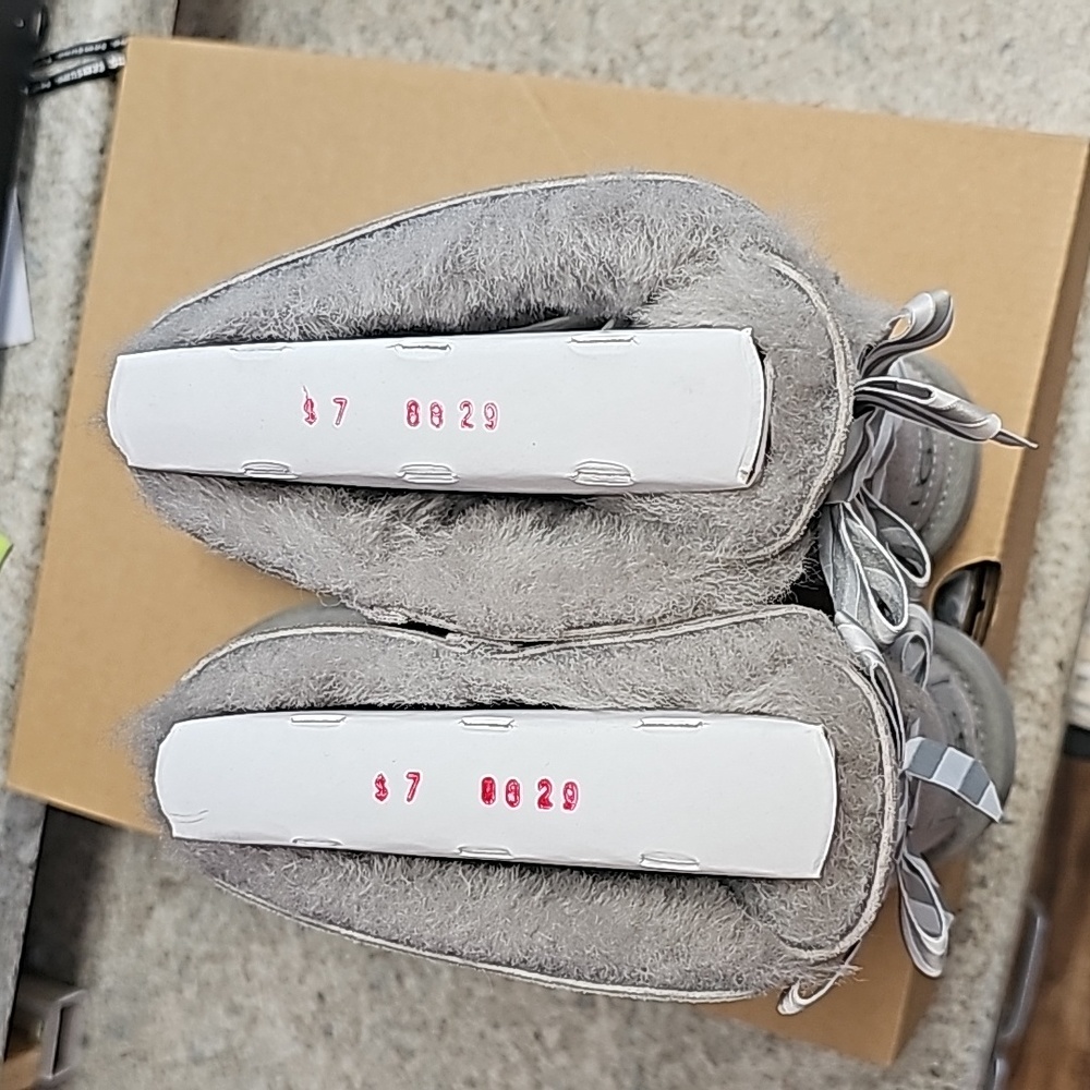 UGG - Picture 3 of 6